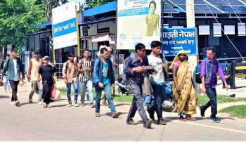चाडपर्वको लागि खर्च जोहो गर्न भारत जानेको लर्को